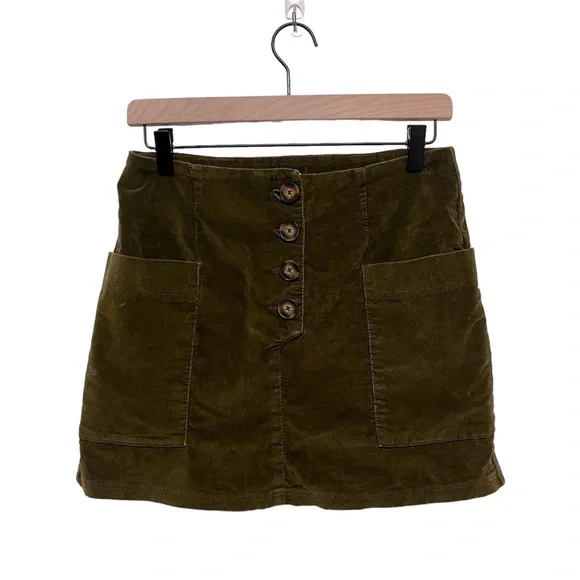 BDG Dark Green Mini Skirt. Size S-P - Picture 2 of 7